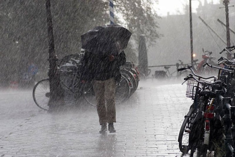 Indomet avisa de fuertes lluvias y calor este domingo