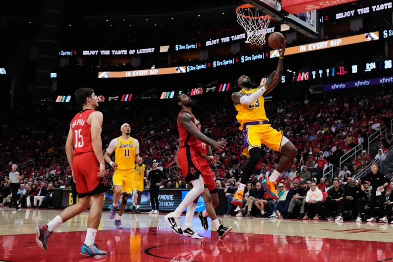 LeBron y los Lakers dan un palo a Houston, para la segunda ronda
