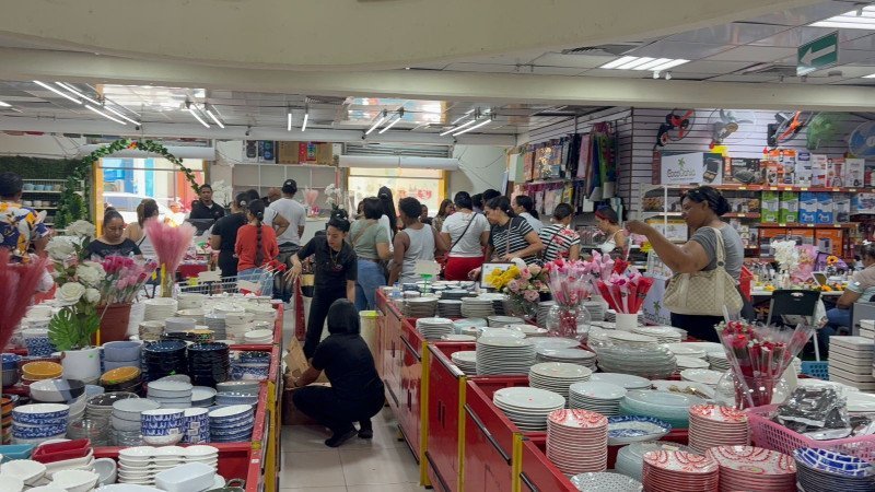 El Día de las Madres en Santiago: Entre ‘KlK’ en los Comercios y Recuerdos Bacanos El Día de las Madres en Santiago: Entre Comercio y Recuerdos