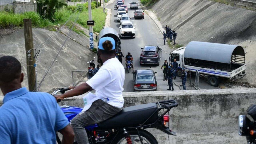 ¡Qué ‘Vaina’! Policía Dispersa Marcha Pro-‘Reciclaje’ en La Cuaba Policía Dispersa Marcha Pro-Reciclaje en La Cuaba