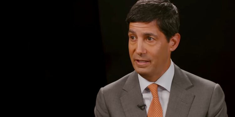La vaina con Kevin Warsh y Bitcoin: ¿’Bacano’ o ‘palo’ para el mercado? La llegada de Kevin Warsh a la FED: ¿Bueno o malo para el mercado de Bitcoin?