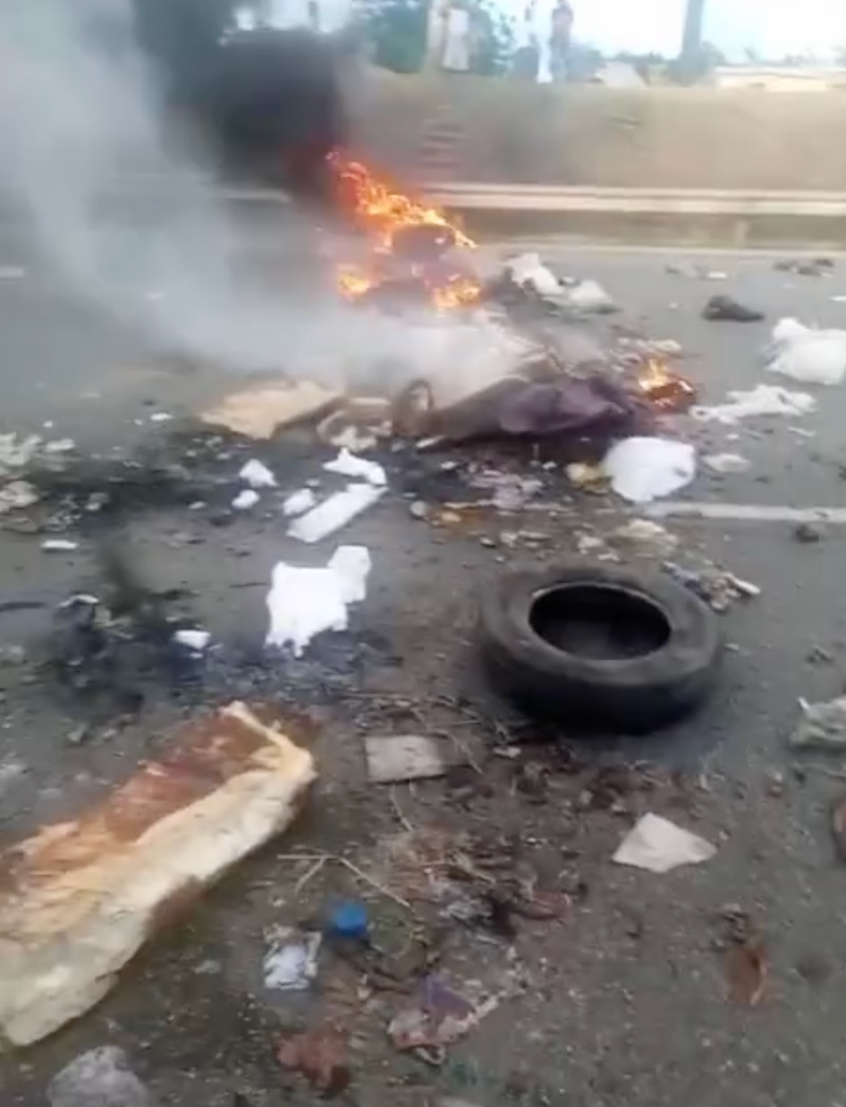 Residentes de La Ureña en ‘Piquete’ por ‘Apagón’ de dos Días: ‘¡KlK con la Luz!’ Residentes de La Ureña en Piquete por Apagón de dos Días: Que pasa con la Luz
