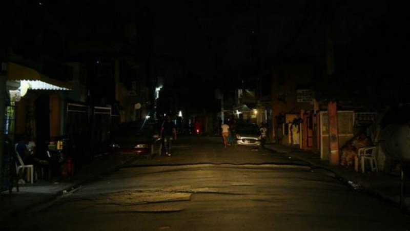 ¡Qué Vaina! Santo Domingo Este al Rojo Vivo con los Apagones Santo Domingo Este al Rojo Vivo con los Apagones