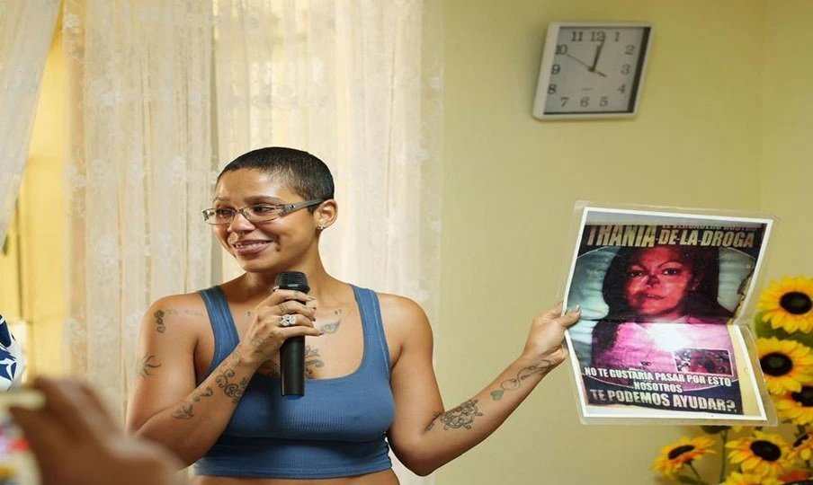 Tokischa se bota con las mujeres de Hogar Crea: un gesto bacano