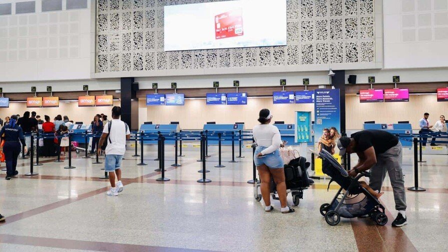 Cancelación de Spirit Airlines Deja a Cientos de Pasajeros Varados en República Dominicana