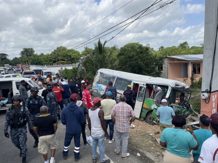 ¡Ay, ‘mijo’! El susto ‘de lo más fuerte’ en Hato Mayor: 16 heridos en ‘guagua’ de Supérate El susto fuerte en Hato Mayor: 16 heridos en vehiculo de Supérate