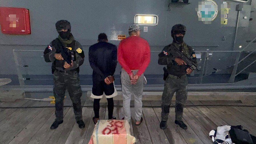 DNCD incauta narcolancha con 30 paquetes de cocaína en Peravia