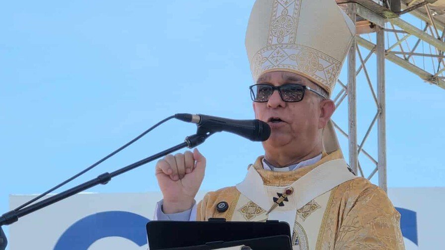 Arzobispo de Santiago Llama a la Paz y Combate la Violencia