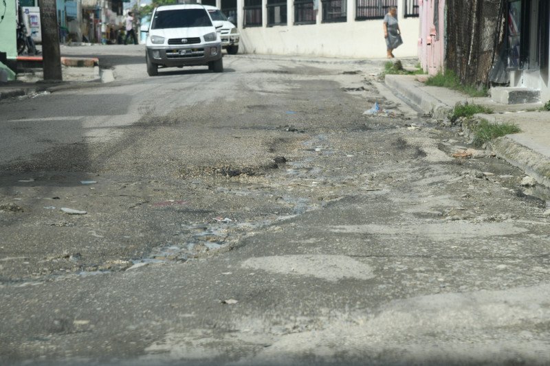 Los Alcarrizos: ¡Qué ‘vaina’ con las calles ‘dañás’ y promesas rotas! Los Alcarrizos: Calles dañadas y promesas rotas