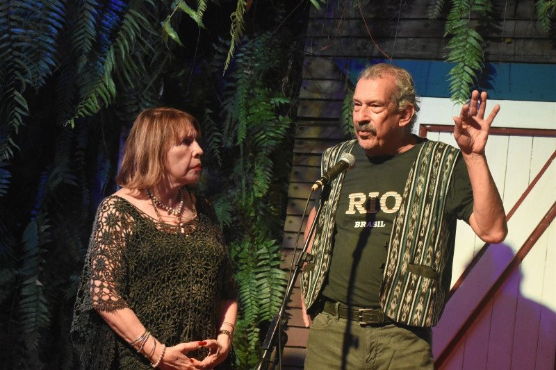 Oasis Radial: Treinta y un años de Besos y Abrazos en la radio dominicana