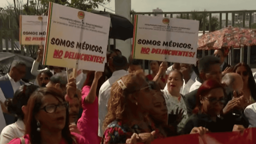 ¡Ay, mi madre! El CMD se va al Tribunal Constitucional por la ‘vaina’ del Código Penal El CMD se va al Tribunal Constitucional por el Código Penal
