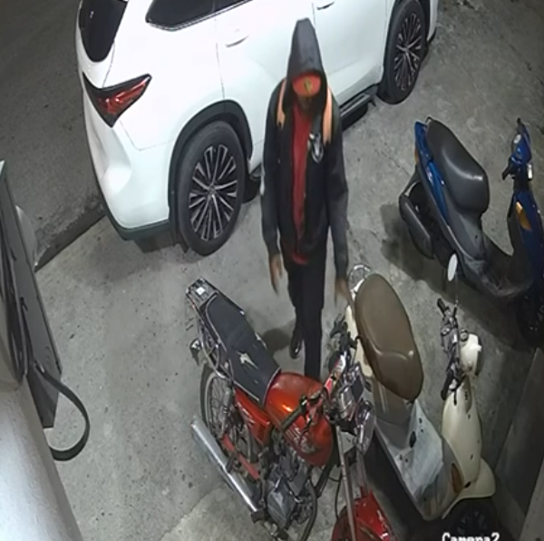 ¡Qué Vaina! Video Capta ‘Robo de Motocicleta’ en la Hispanoamericana de Santiago Video Capta Robo de Motocicleta en la Hispanoamericana de Santiago