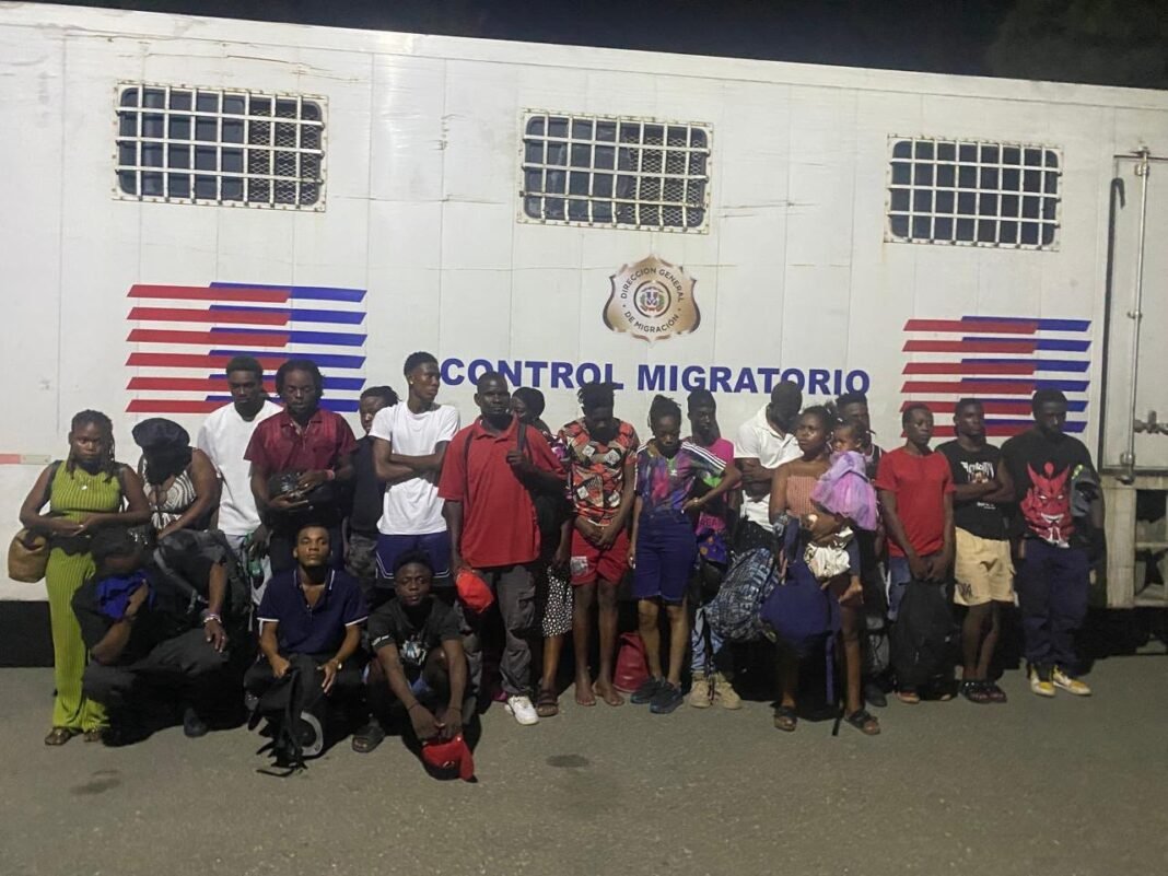 ¡Qué ‘Vaina’! Colaboradores de Migración Caen por Tráfico Colaboradores de Migración Caen por Tráfico