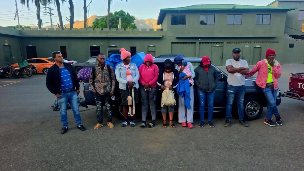 ¡Un ‘Viaje’ de Indocumentados Apresados en Constanza: La ‘Vaina’ del Tráfico Humano! Indocumentados Apresados en Constanza: El Tráfico Humano