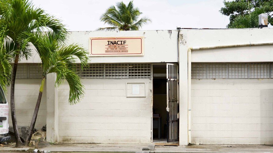 La Situación en Inacif: Morgue del Cristo Redentor con un solo freezer