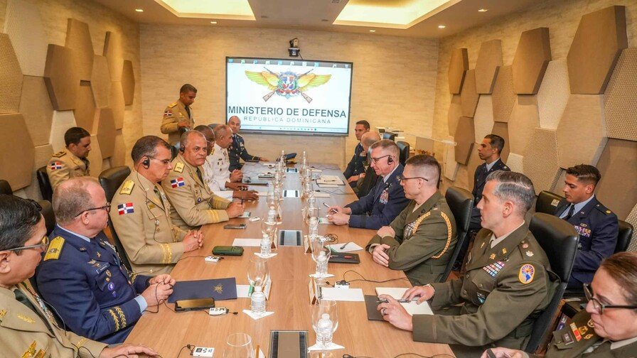 Defensa Nacional y Comando Sur Unen Fuerzas para Seguridad Regional
