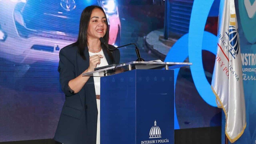 Faride le pone el ‘freno’ a los motoristas ‘calibradores’: ¡El espacio público es de la gente, klk! Faride Raful: El espacio público es de la gente