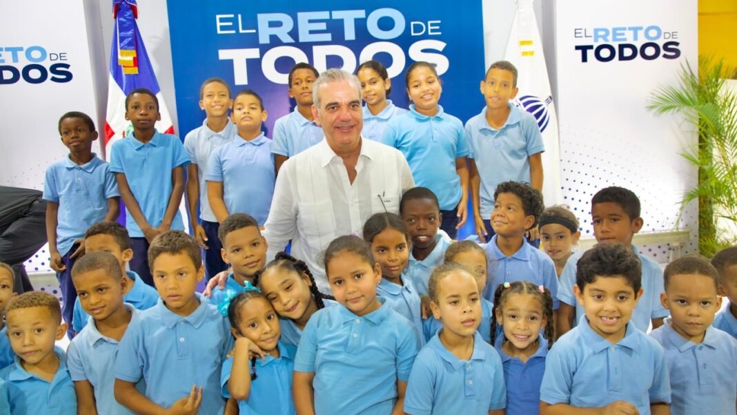 ¡Qué ‘vaina’ más ‘jevi’! El Gobierno le mete mano a la Educación con nuevas aulas en Santiago Que vaina mas jevi! El Gobierno le mete mano a la Educacion con nuevas aulas en Santiago