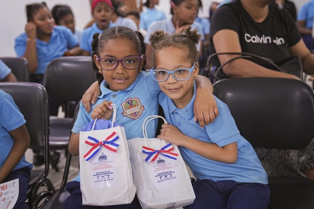 La Vaina del Inabie Un Viaje de Lentes y Cirugías para Mejorar la Visión Escolar