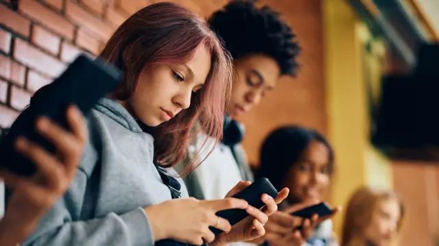 El tigueraje legal se le montó Las demandas a redes sociales que cambiarán el juego