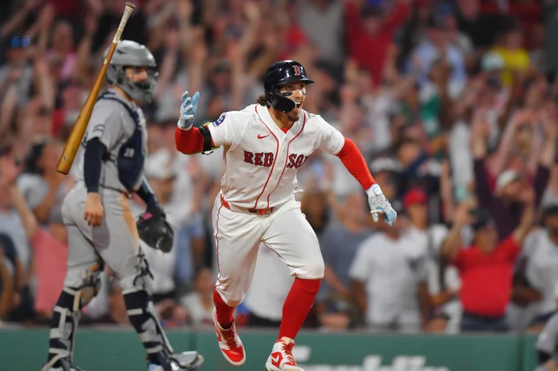 Medias Rojas barren a Yankees en histórica serie