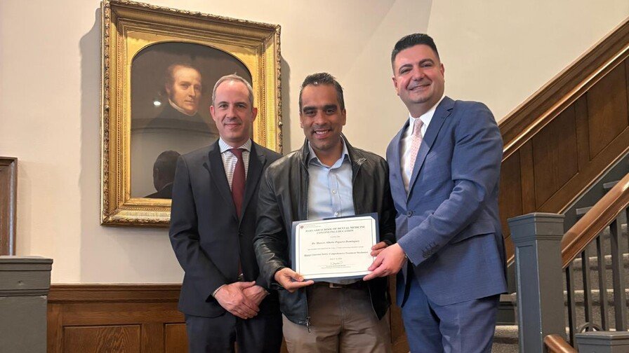 ¡Qué Dura! La ortodoncia dominicana brilla en Harvard con el Dr. Marcos Peguero La ortodoncia dominicana brilla en Harvard con el Dr. Marcos Peguero