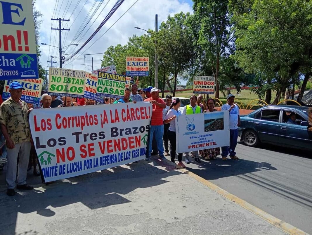 Los Tres Brazos: ¡Qué ‘vaina’ con los títulos y la luz! La comunidad exige respuestas. Los Tres Brazos: La comunidad exige respuestas sobre títulos y servicios