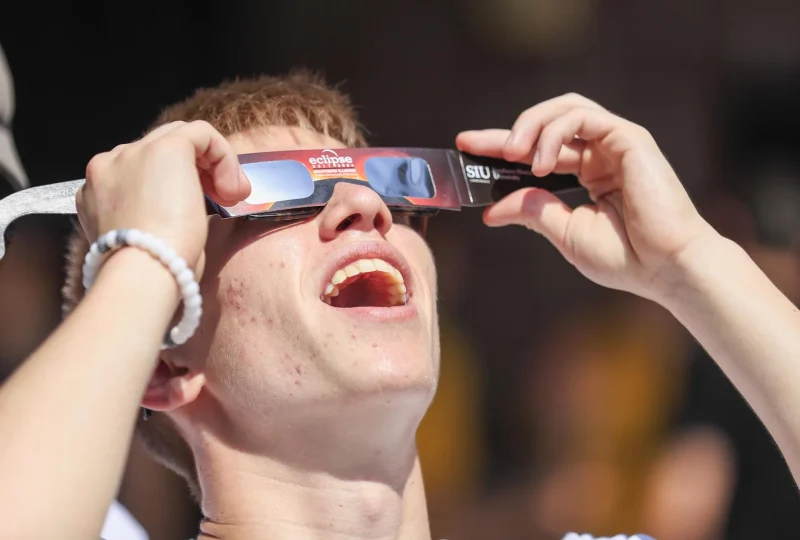 Ver el eclipse sin proteccion es un riesgo: cuida tus ojos