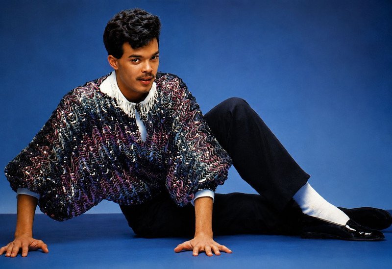 Alex Bueno: El Cantante que Transformó la Música Dominicana