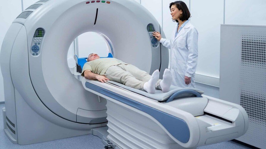 Radioterapia: ¡Una `vaina` bacana contra el cáncer con menos `rollo`! Radioterapia: Más precisión y menos efectos secundarios en el cáncer