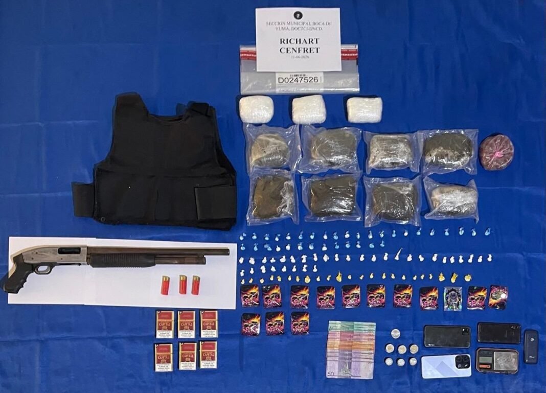 Cayó un ‘Montro’ en San Rafael del Yuma con un ‘Viaje’ de Cocaína Cayó un distribuidor de drogas en San Rafael del Yuma con gran cantidad de Cocaína
