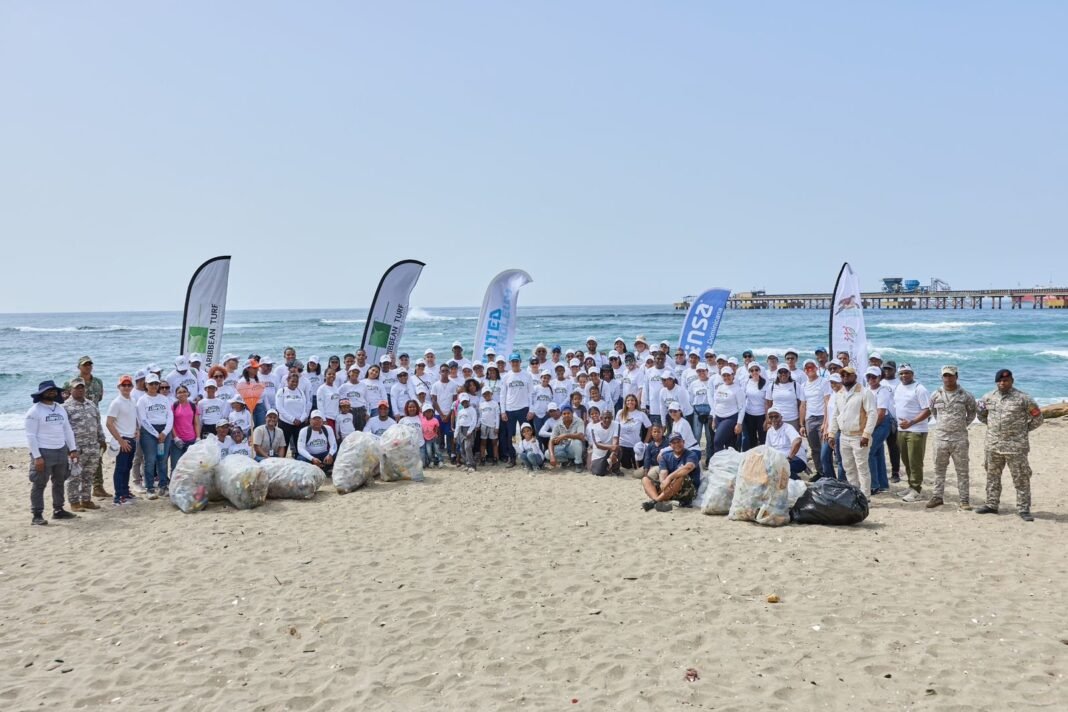 Playa Gringo se puso ‘chula’ con el ‘coro’ de limpieza de United Petroleum Playa Gringo se puso chula con el coro de limpieza de United Petroleum