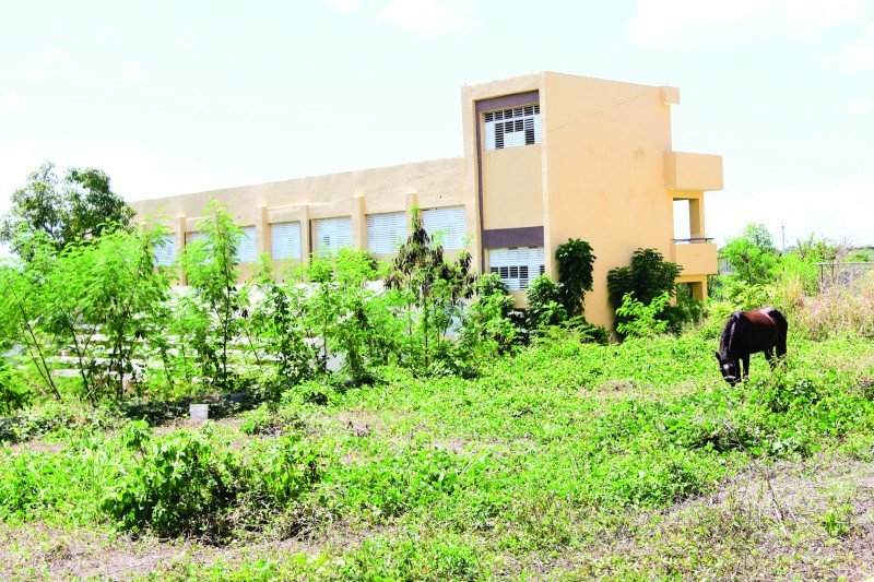 El ‘relajo’ en Villa Mella: Liceo Quispe Mendoza, una desgracia sin fin El relajo en Villa Mella: Liceo Quispe Mendoza, una desgracia sin fin