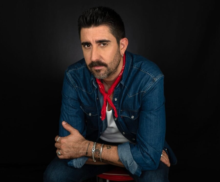 Alex Ubago: ¡Un ‘Coro’ de Emociones y Recuerdos que Mueve la Fibra Dominicana! Alex Ubago: Un Coro de Emociones y Recuerdos que Mueve la Fibra Dominicana