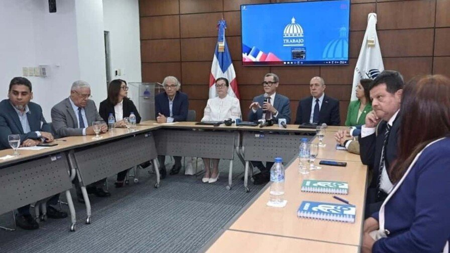 Andeclip y ARS: Acuerdo Beneficioso para la Salud Evita Interrupción de Servicios