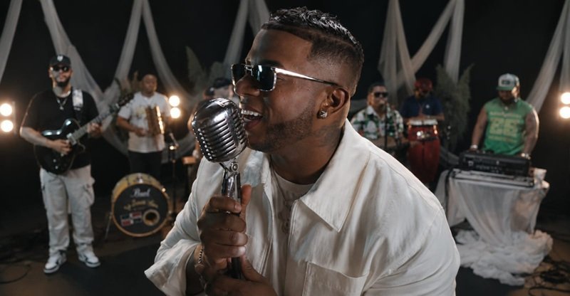 Crazy Design se pone ‘bachateao’: ¡Un giro ‘chulo’ en su carrera! Crazy Design se Pone Bachatero: Un Giro en su Carrera Musical