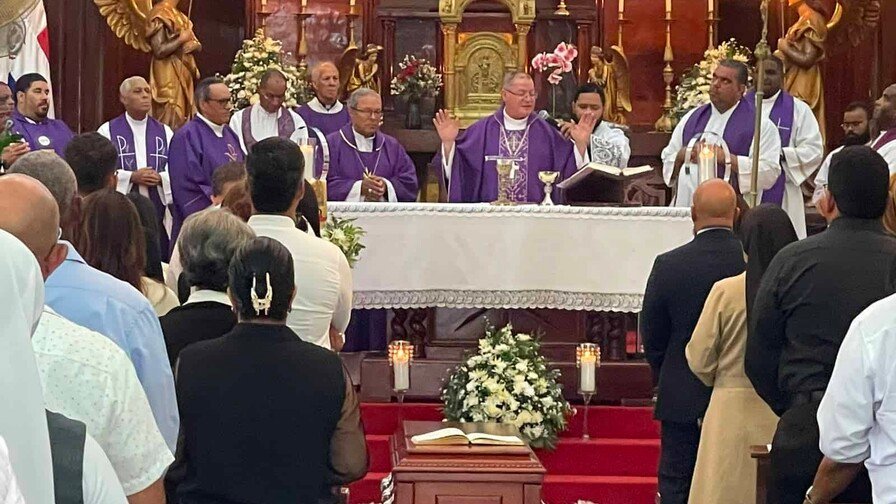 El último adiós a Monseñor Camilo: La Iglesia despide a un ‘bacano’ en La Vega El ultimo adios a Monseñor Camilo: La Iglesia despide a un legado en La Vega