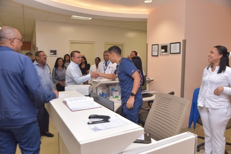 Dr. Landrón ‘Pone la Pila’ al Hospital Puello: ¡Asegurando la Salud para los Juegos 2026! Dr. Landrón Supervisa Hospital José Joaquín Puello para Juegos 2026