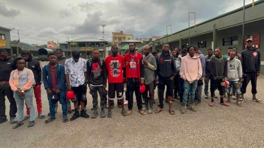 ¡KlK en Constanza! Operativos Migratorios Detienen un ‘Viaje’ de Irregulares Constanza: Operativos Migratorios Detienen Irregulares