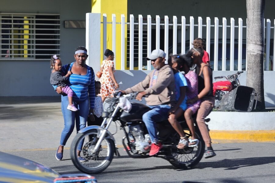 El ‘bonche’ de motocicletas en la frontera dominicana: ¡un viaje de cifras! El parque vehicular de motocicletas en la frontera dominicana: un análisis de cifras