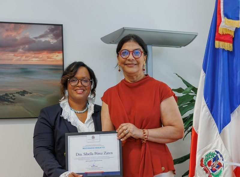 ¡Qué Vaina Bacana! Reconocen a Dra. Sibella Pérez Zaten en Alemania: Un Orgullo Dominicano Reconocimiento a Dra. Sibella Pérez Zaten en Alemania: Un Orgullo Dominicano