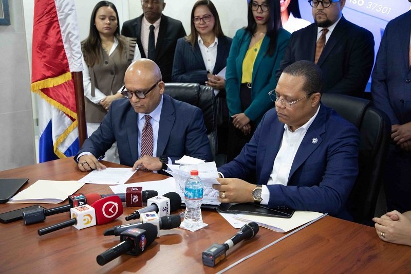 Empresas de Cobranza Manejan RD$100,000 Millones en República Dominicana