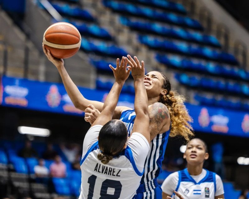 RD Mete Mano y Esmery Martínez la ‘Rompe’ en el Centrobasket RD Mete Mano y Esmery Martínez la Rompe en el Centrobasket