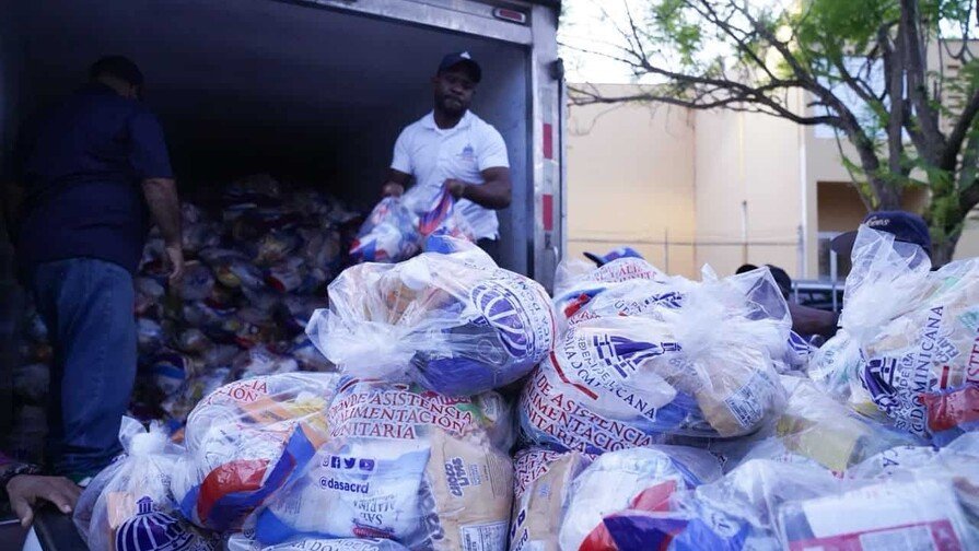 Gobierno activo: Ayuda alimentaria que llega a la gente del patio