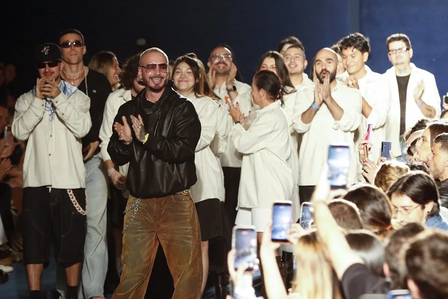 J Balvin ‘la botó’ en Colombiamoda 2026: Una pasarela ‘jevi’ de moda y cultura J Balvin la boto en Colombiamoda 2026: Una pasarela jevi de moda y cultura
