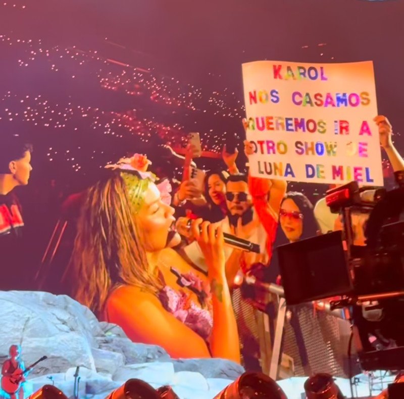 Karol G regala luna de miel a París: La gira de la Bichota sigue en alta