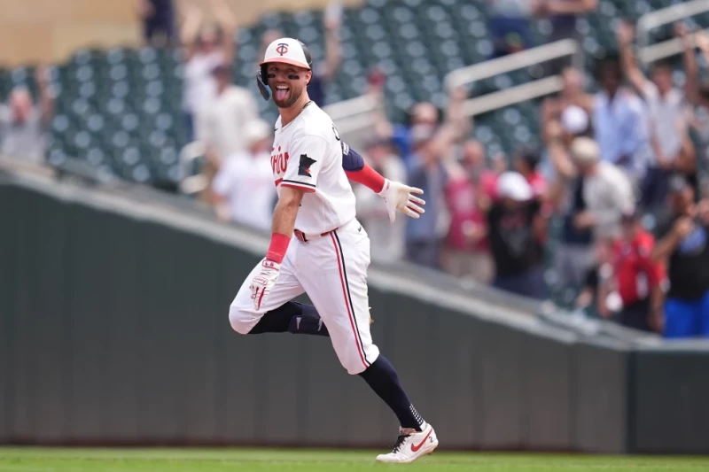 ¡Un ‘palo’ de grand slam! Kody Clemens deja a los Reales en la lona Kody Clemens grand slam deja Reales en la lona