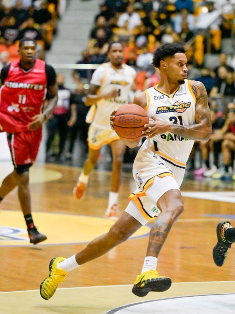 ¡Qué ‘vaina’ más ‘jevi’! Metros de Santiago le dan un ‘palo’ a Gigantes en el inicio de la final LNB Metros de Santiago le ganan a Gigantes en el inicio de la final LNB
