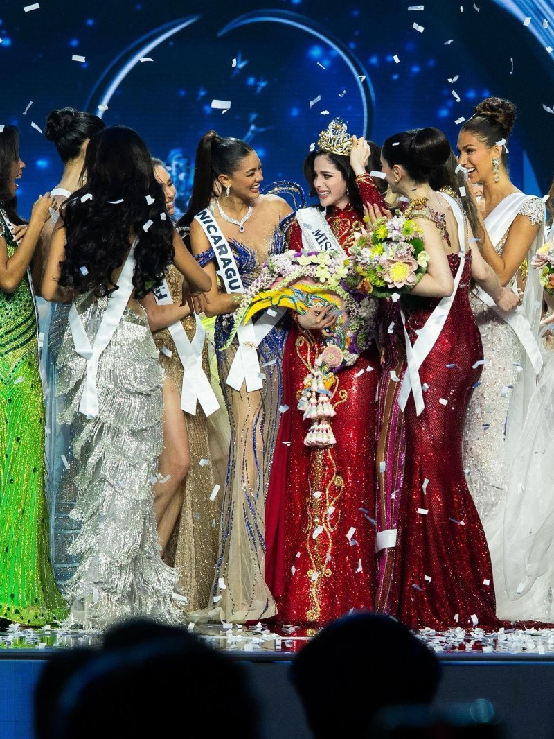 Miss Universo 75 regresa a Puerto Rico con tremenda Chercha
