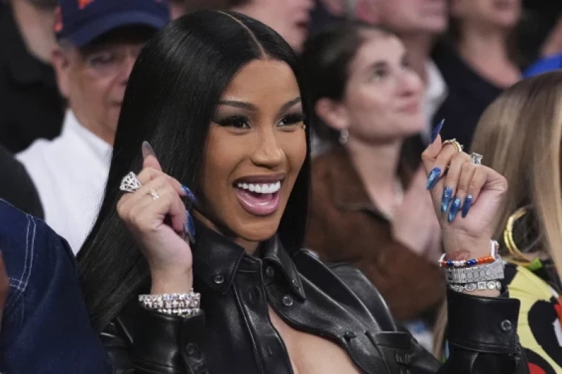Cardi B y Okoye: ¿’Coro’ o Romance en la Ciudad de la Luz? Cardi B y Maduka Okoye: ¿Nuevo Romance en la Ciudad de la Luz?
